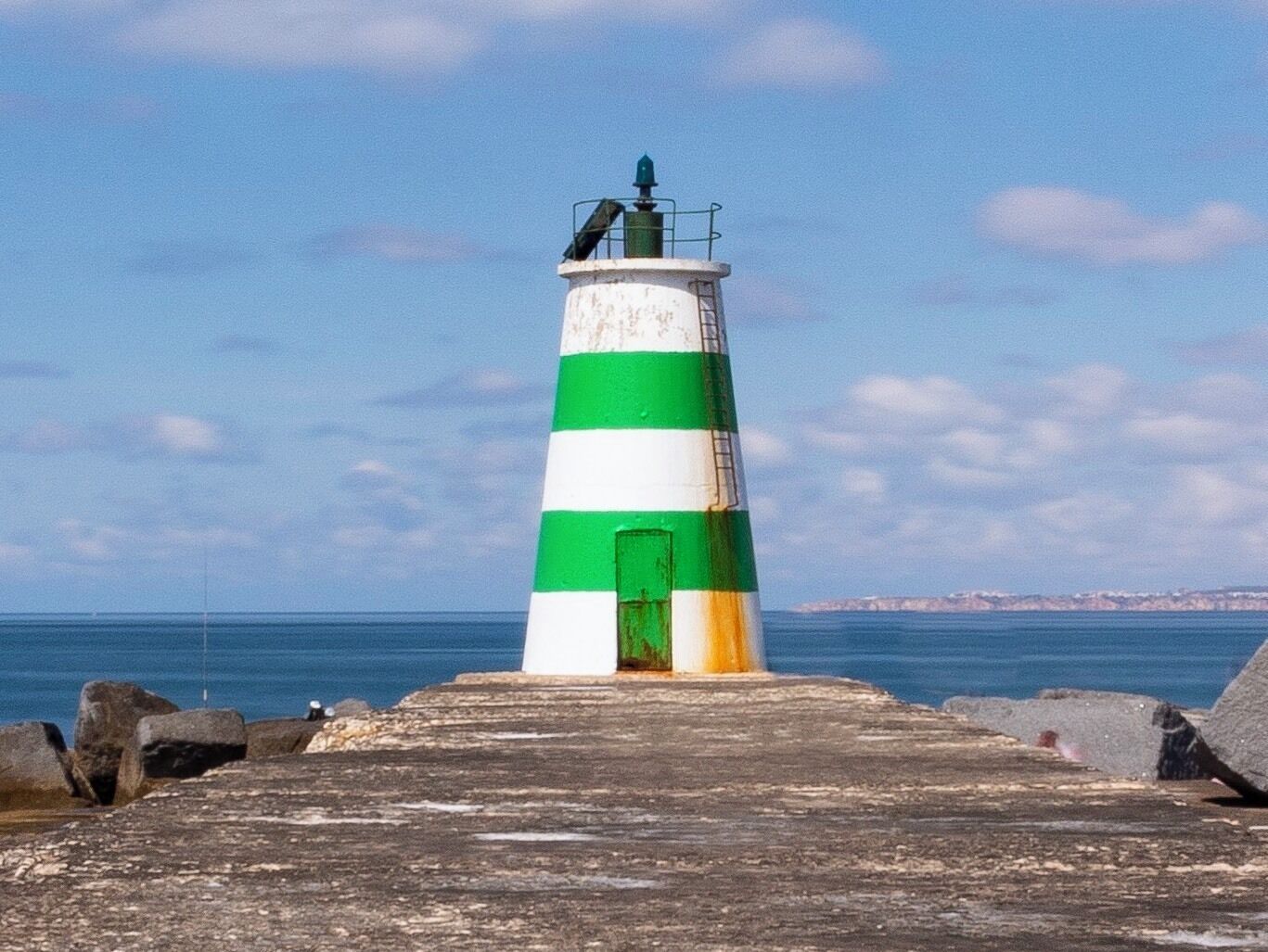 I wanted to take a picture of the red lighthouse on the main beach but it was to crowded. This one is on the other side