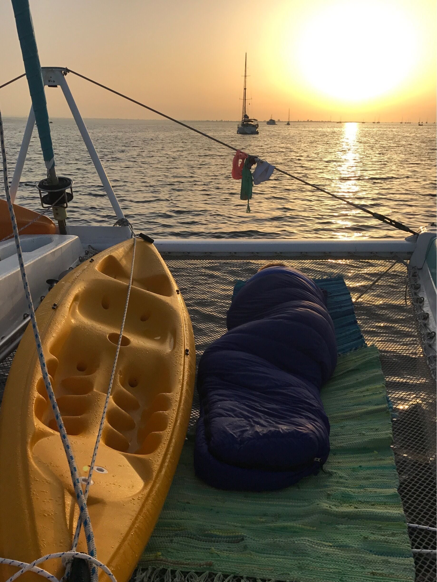 A unbelievable trip with a catamaran on the Atlantic. Here one of the daily nice sunrises.
Our friends are currently on tour from Cap Verde to Caribian. 15-21 days on open sea with 4 adults and 2 children (7, 9).