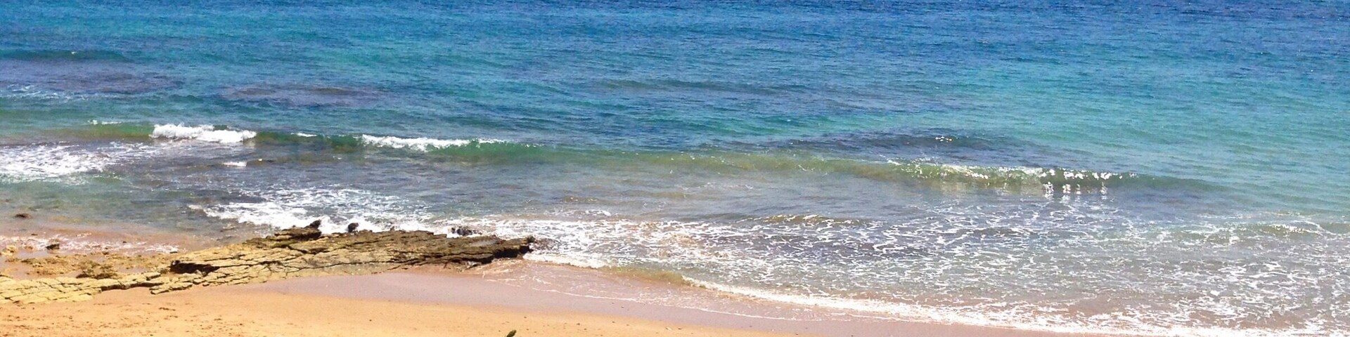 Is there anything better than clear blue skies, 27C (which in my opinion is the perfect temperature), the sea right in front of you...? I don't think so.
#alifefullofserendipity #serendipitytess #travel #portugal #algarve #sea #sun #beach #sand #ocean #summer #perfection #nature #naturezza #natureperfection