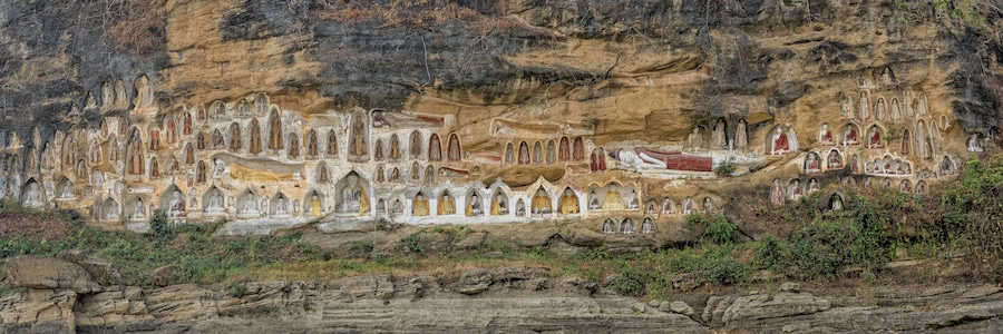 Akauk Taung 1000 Buddha images carved into cliffside at PYAY. Myanmar
