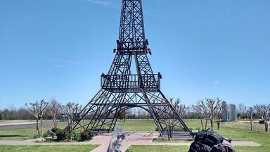#roadtrip to the Texas Eiffel Tower! #notmybike #cowboyhatontop
