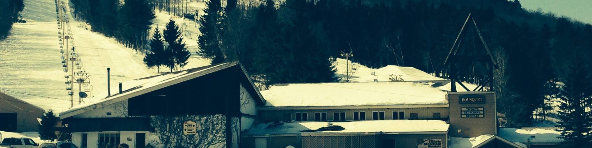 Hardly anyone here! Great way to spend a week day, skiing and tubing!