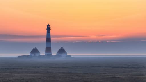 Sonnenuntergang am Leuchtturm Westerhever nahe St. Peter-Ording / Sunset at lighthouse in Germany