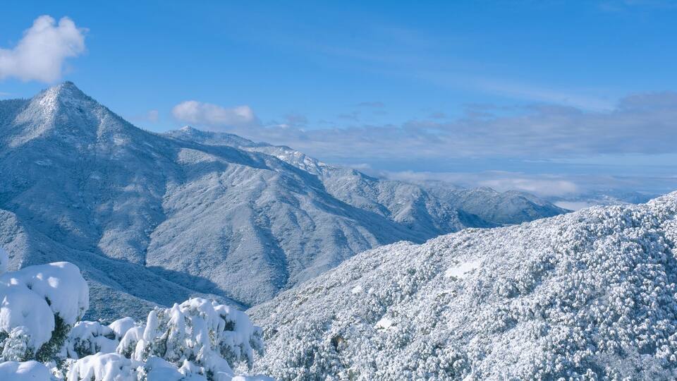 Snow-covered mountains in Sequoia National Park, California