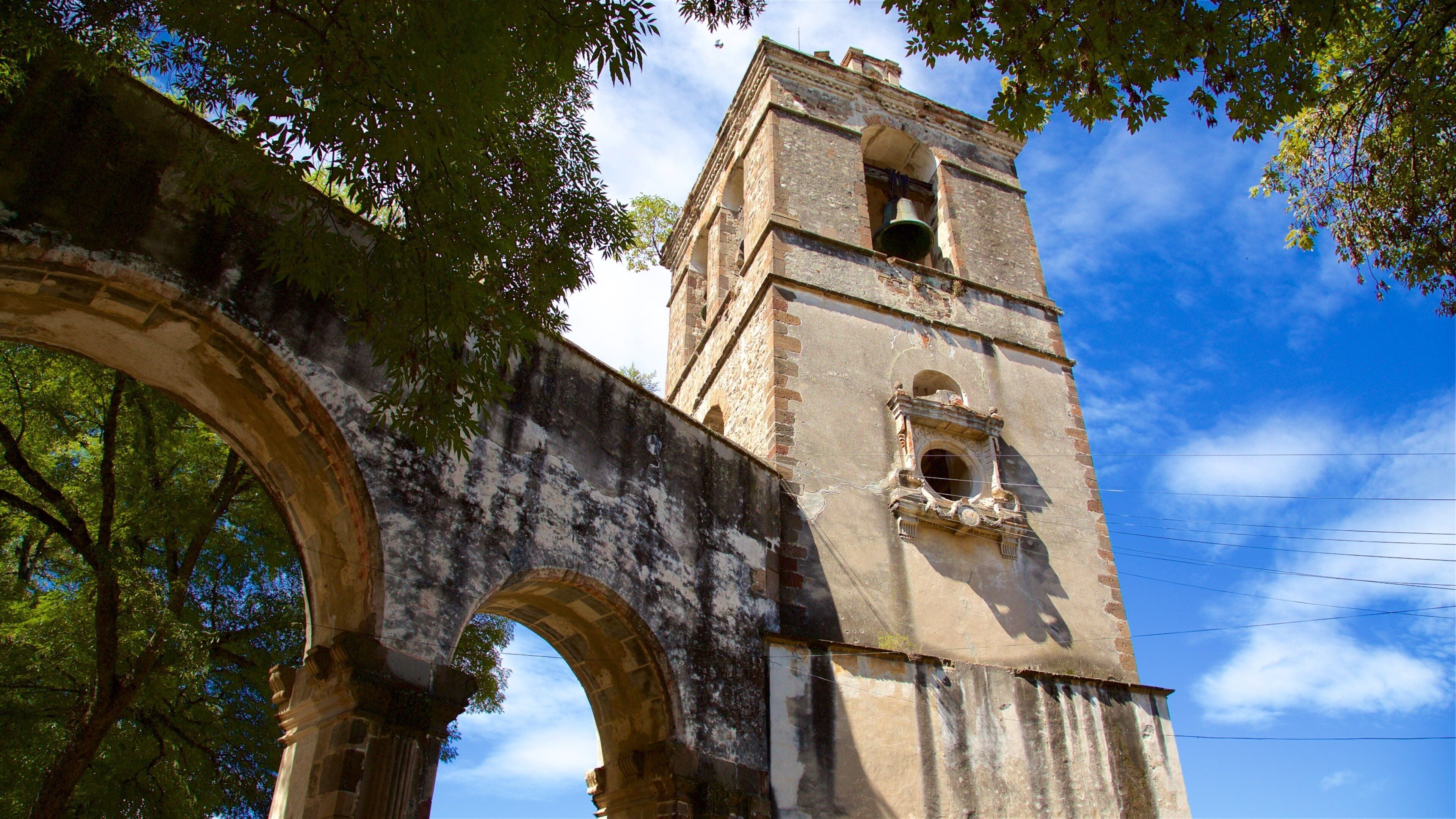 Tlaxcala showing heritage elements