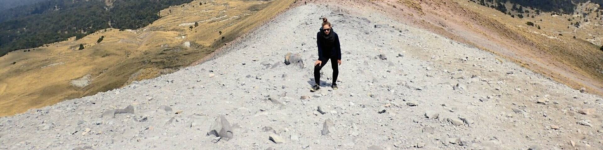 A very difficult and steep ascent up to an altitude of almost 4500 meters.
To get there you have to take a bus to Apizaco where you change to a smaller bus which goes up to the Centro Vacacional where the hike starts. Start as early as possible as there are only 2 or 3 buses a day between Apizaco and the Centro Vacacional.