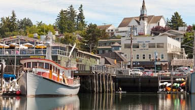 USA, Washington State, Poulsbo, Harbor with Church
