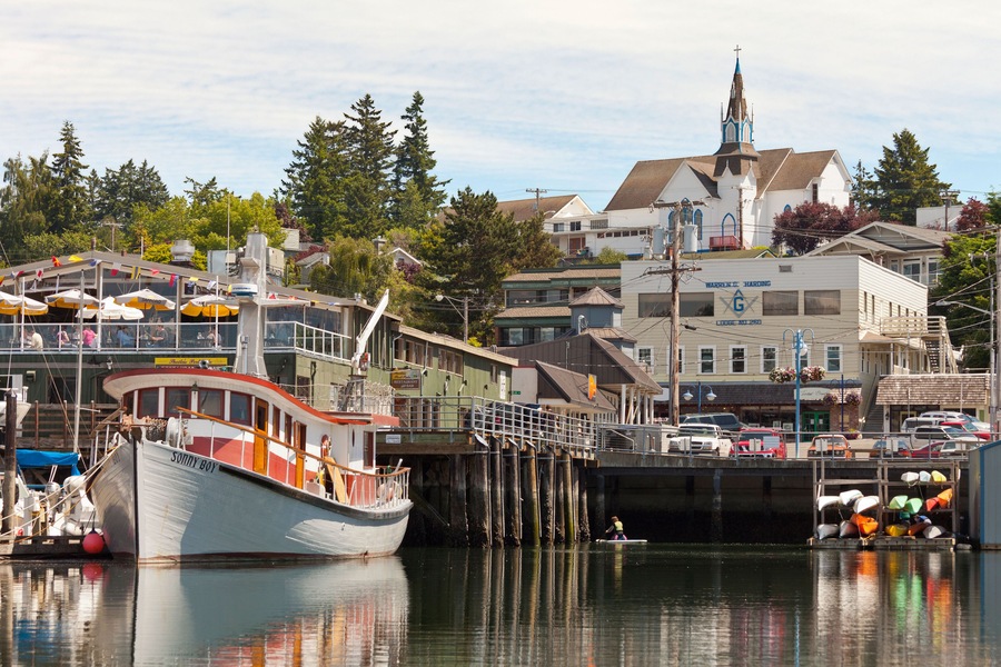 USA, Washington State, Poulsbo, Harbor with Church