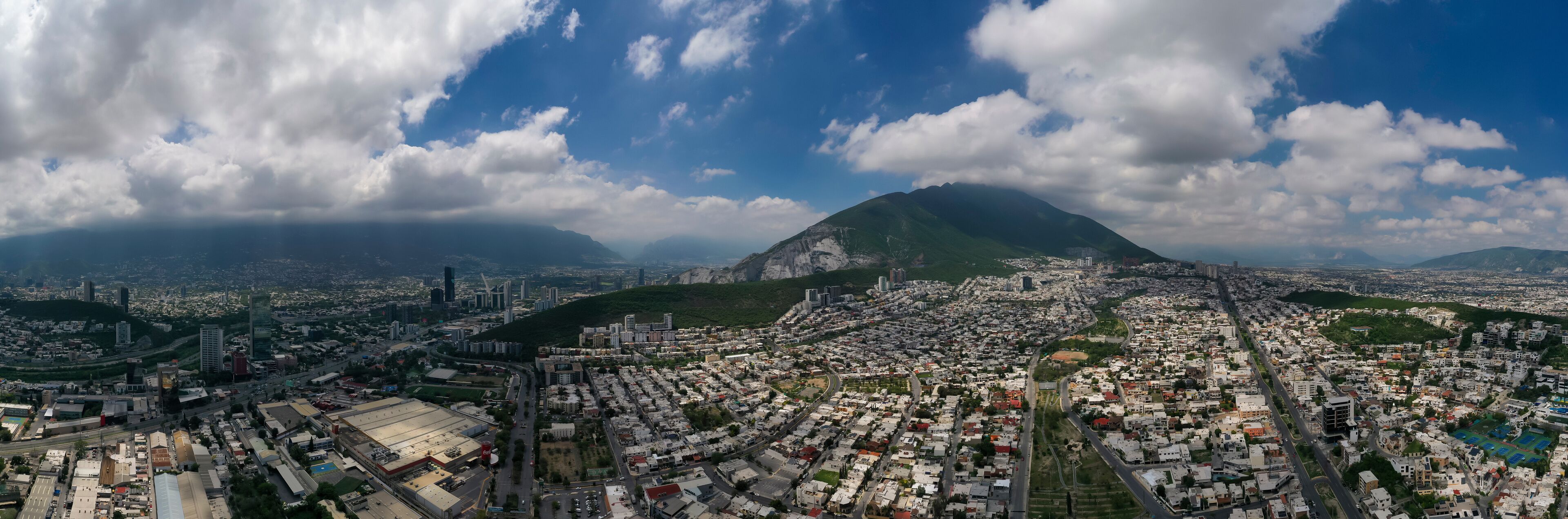 Panorámica aérea de Monterrey, México