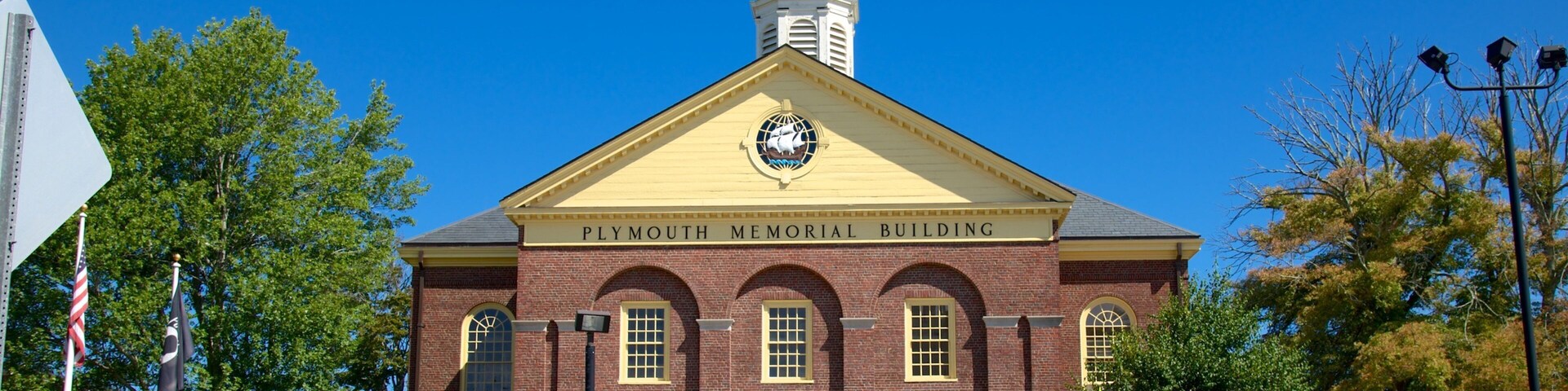 Plymouth que inclui um memorial