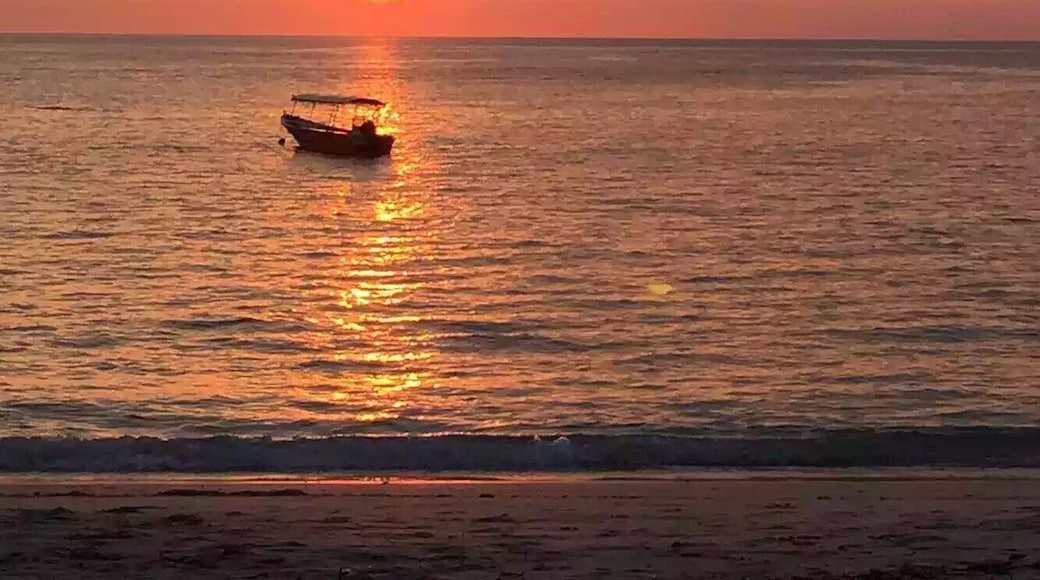 16th May,15
While waiting sunset
We having steamboat
Lovely day
#goldenhour