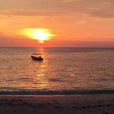 16th May,15
While waiting sunset
We having steamboat
Lovely day
#goldenhour