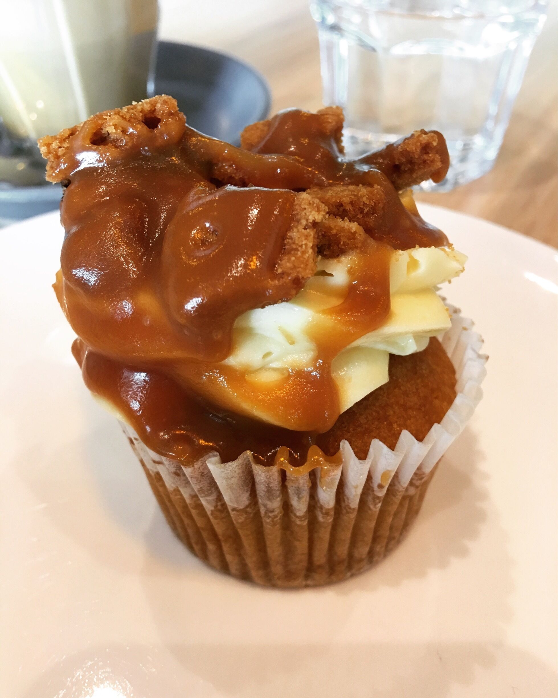 Was taught all about the joys of &quot;cheat day&quot; by @patmavi86 and am taking full advantage of it this weekend 😋
Starting with a decadent salted caramel cupcake &amp; latte for breakfast.
#saltedcarmel #cupcakes #cheatday @embassydining @thestarlingmall #petalingjaya #malaysia #food #foodie #foodgram #foodporn #instafood #travelblogger #travelblog #mariadasstheworld