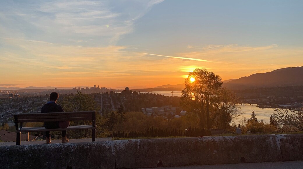 best place to wind down sit in your car to eat ice cream, great place for long car talks or view of the city