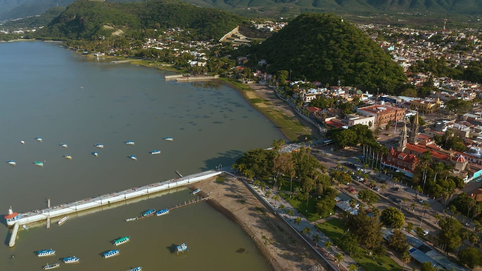 Life around the largest freshwater lake in Mexico, Lake Chapala