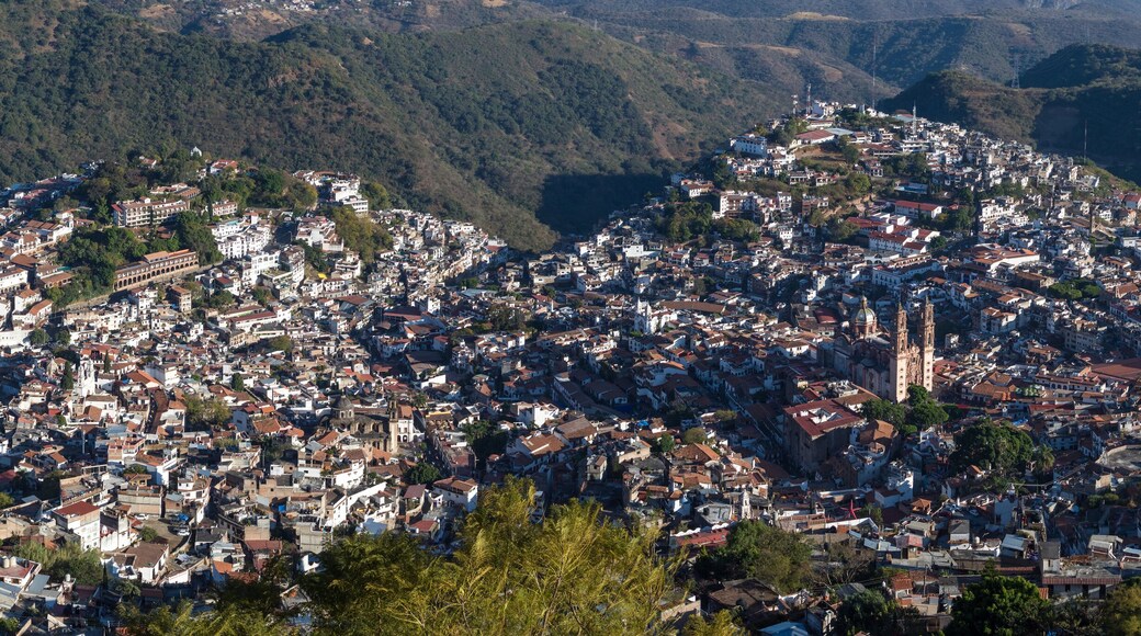 Panorama de la ville de Taxco au coucher du soleil