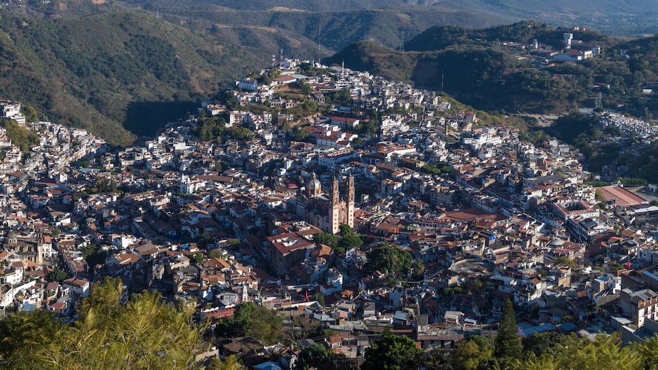 Panorama de la ville de Taxco au coucher du soleil