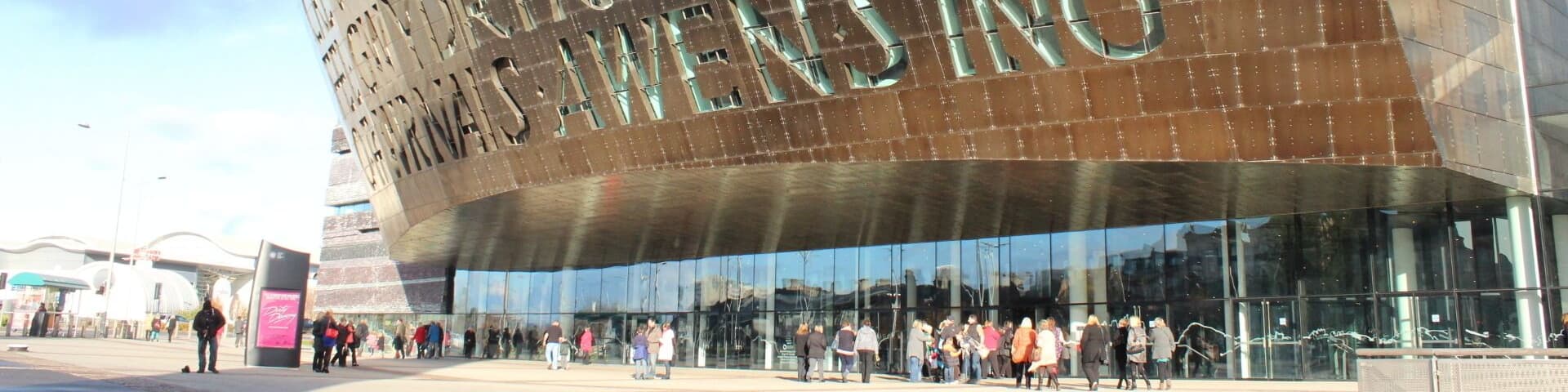 A modern building with the inscription "The Stonehenge Experience."