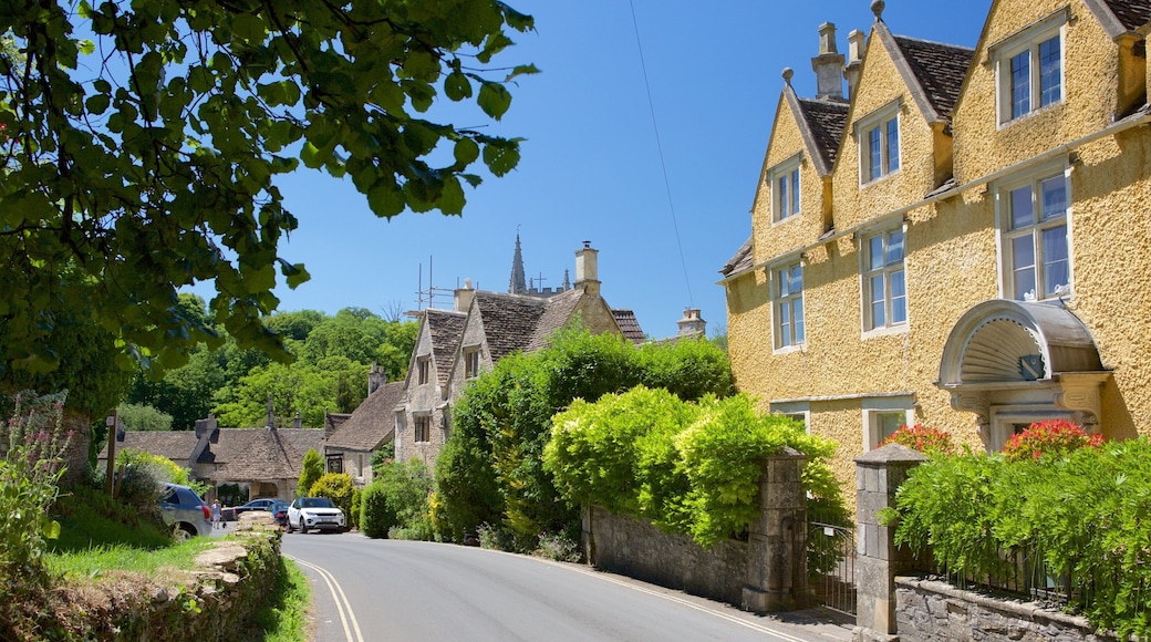 Castle Combe som viser liten by eller landsby, kulturarv og hus