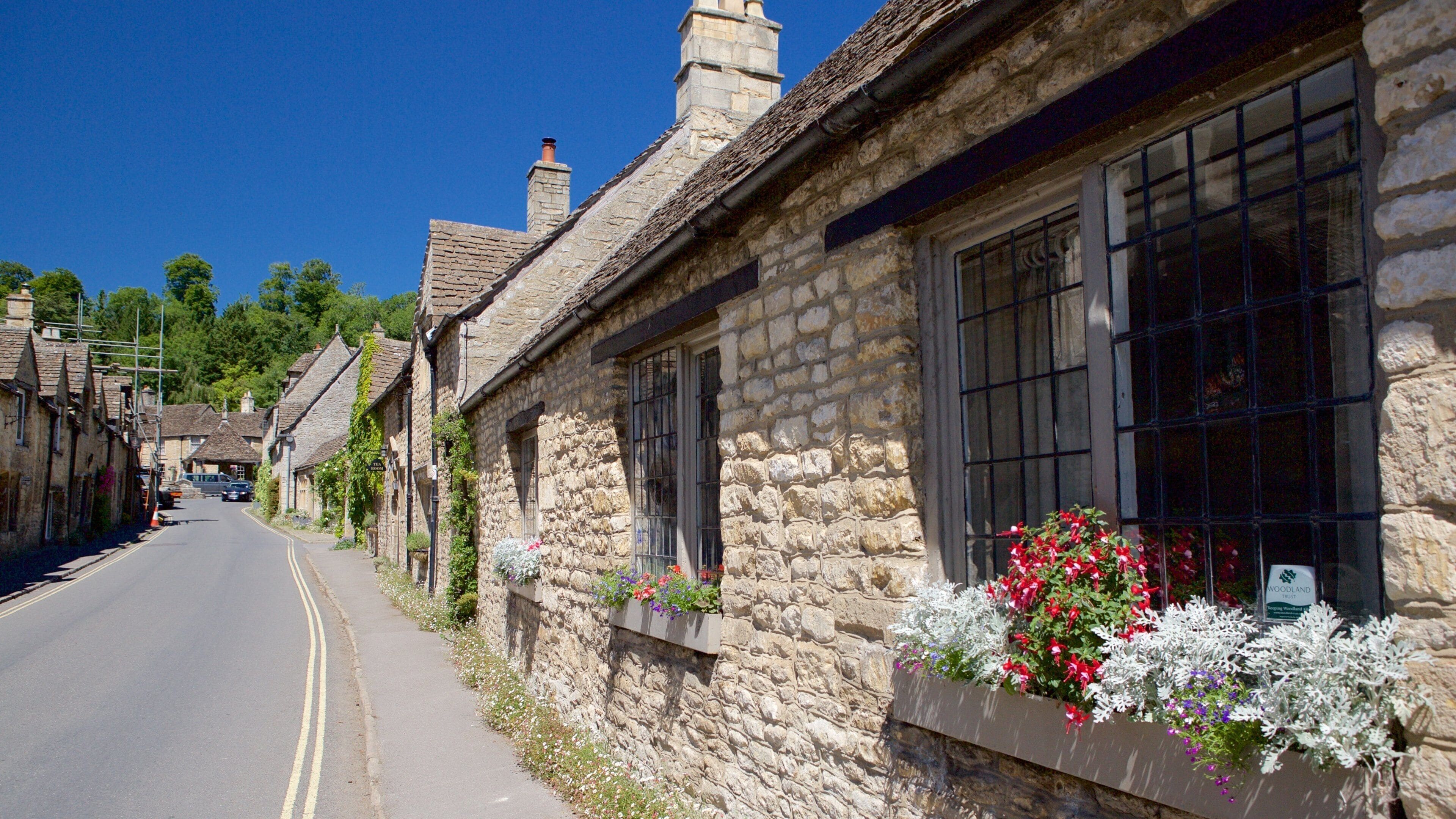 Castle Combe which includes a house, heritage elements and street scenes