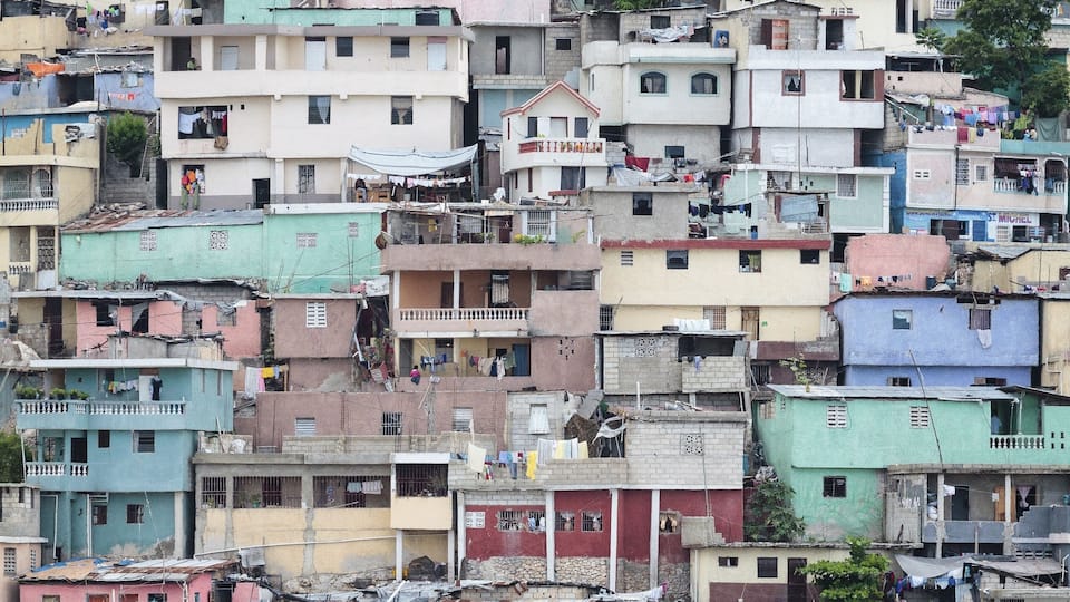 Colourful houses, slum Jalousie, Pétionville, Port-au-Prince, Ouest, Haiti, Central America