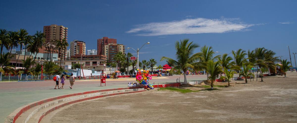 Malecón Playa el Murciélago en Manta