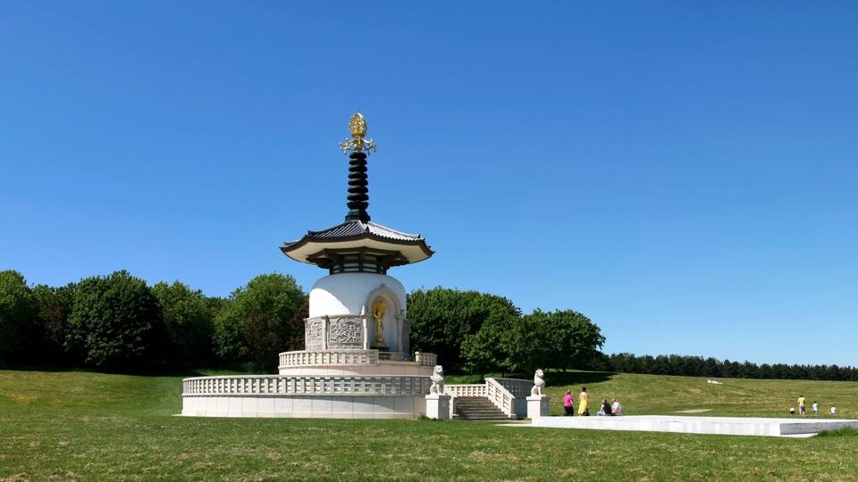 peace pagoda milton keynes
