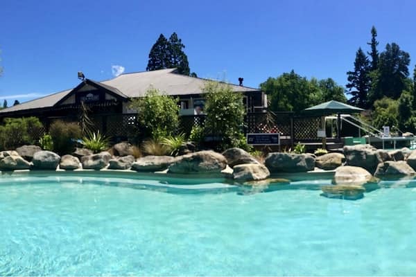 This is a place not to miss in the South Island. The pools are amazing but there are also lots of other great things to do in the area. I took a walk through the beautiful woodland - a great day! 😍