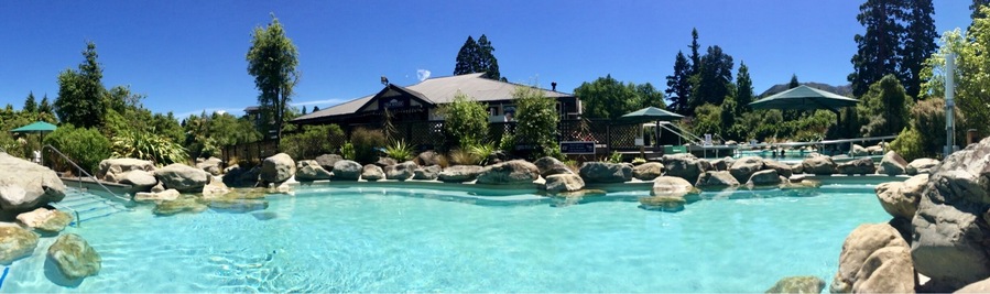 This is a place not to miss in the South Island. The pools are amazing but there are also lots of other great things to do in the area. I took a walk through the beautiful woodland - a great day! 😍