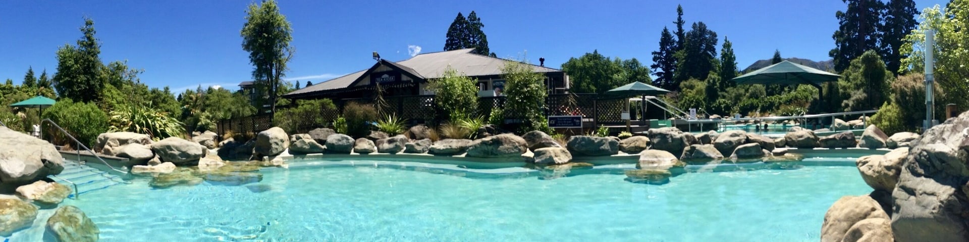 This is a place not to miss in the South Island. The pools are amazing but there are also lots of other great things to do in the area. I took a walk through the beautiful woodland - a great day! 😍