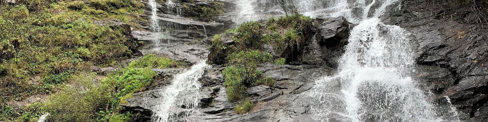 Easy hike to a beautiful falls