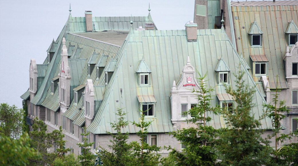 I always feel like royalty visiting a friends castle when I stay at a Fairmont in Canada...
The Fairmont Le Manoir Richelieu is located in the region of Charlevoix an hour or so from Quebec City. This is truly a fabulous escape !
Be sure and go on a horse carriage ride!