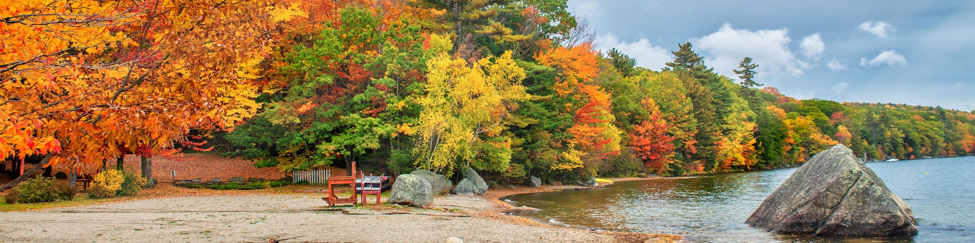 Foliage colors of Phillips Lake, Dedham, ME