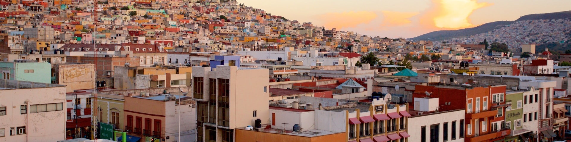 Pachuca ofreciendo una puesta de sol y una ciudad