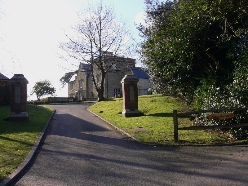 Entrance to Ludshott Manor Ludshott Manor has an interesting and varied History (see http://www.johnowensmith.co.uk/headley/ludshott5lords.htm ). It is now converted to apartments.