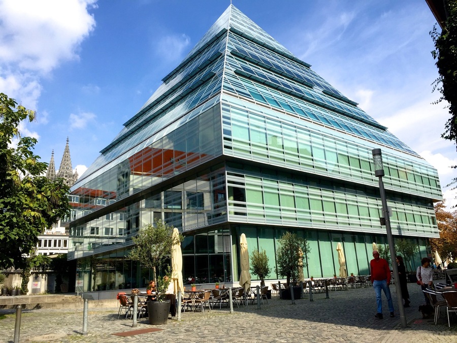 Neue Zentralbibliothek, new central library or glass pyramid, Ulm, Baden-Wuerttemberg, Germany.  Situated directly adjacent to the historical Town Hall and near Ulm Minster, the Public Library has the form of an imposing pyramid, with a footprint of 28 x 28 m and a total height of more than 36 m. The exceptional feature of this building, designed by the Cologne architect Gottfried Böhm, is that its outer façade of more than 4,994 m2 is made of glass. #Details.