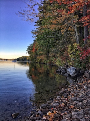 Pleasant Lake
New Hampshire
October 2016