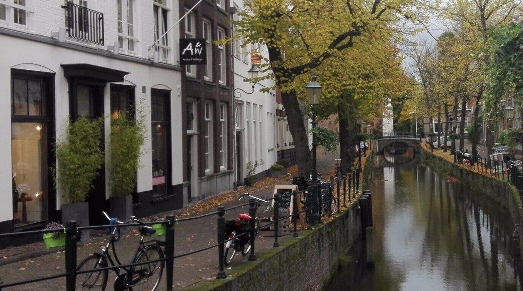 20 Oct 2015
Fortified old town and cozy city, Amersfoort is perfect for walking around the canals. It's not very popular compared to other Dutch cities so it doesn't use to be crowded.