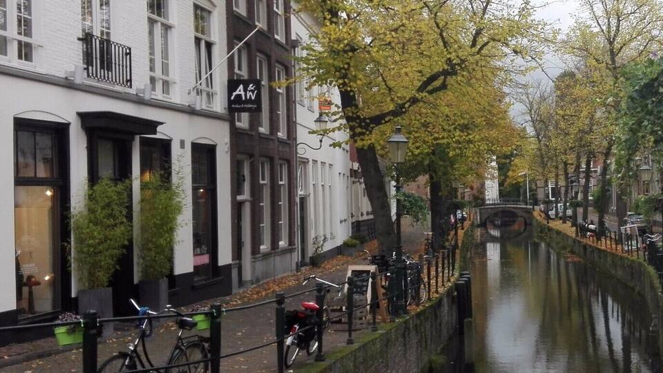 20 Oct 2015
Fortified old town and cozy city, Amersfoort is perfect for walking around the canals. It's not very popular compared to other Dutch cities so it doesn't use to be crowded.