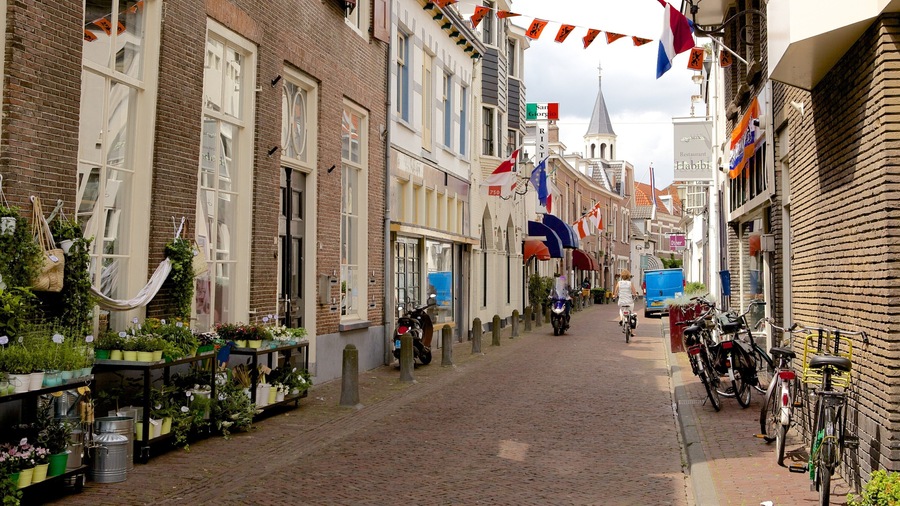 Amersfoort featuring street scenes