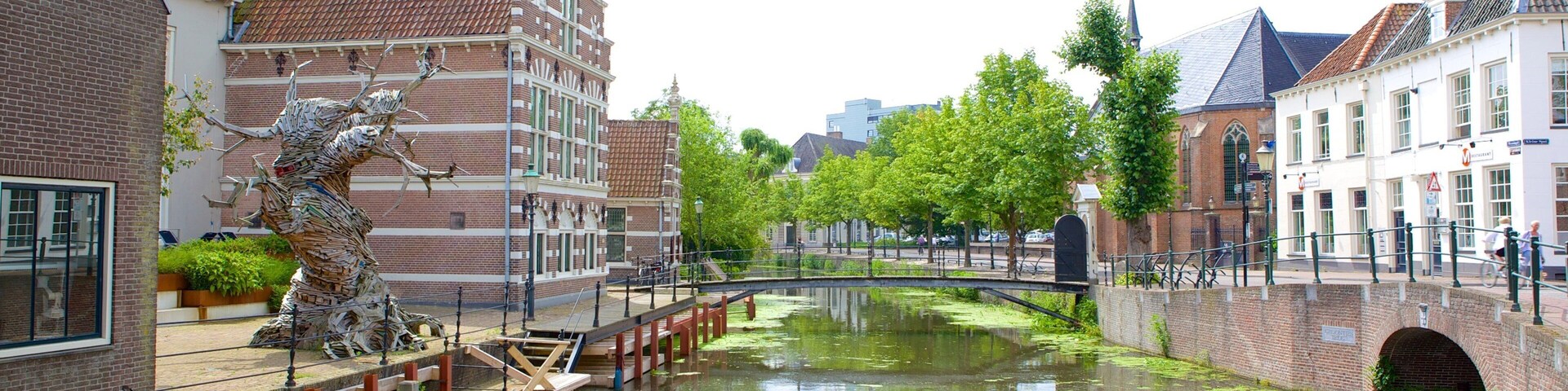 Amersfoort ofreciendo un pueblo y un río o arroyo