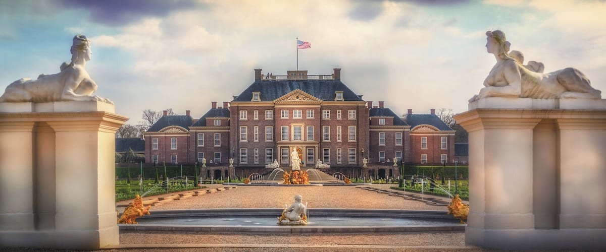 The gardens of Paleis Het Loo are fully restored and look like the Baroque Dutch garden in the time of the first residents.