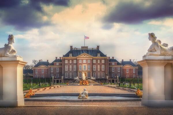 The gardens of Paleis Het Loo are fully restored and look like the Baroque Dutch garden in the time of the first residents.
