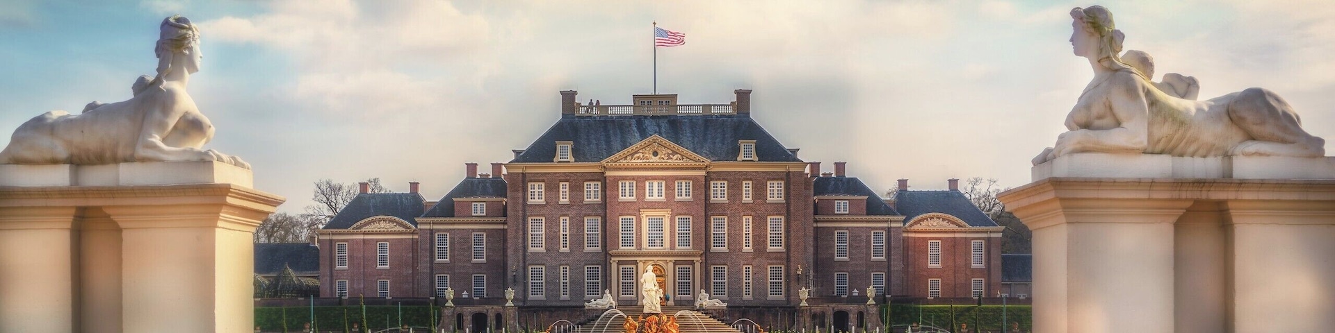 The gardens of Paleis Het Loo are fully restored and look like the Baroque Dutch garden in the time of the first residents.