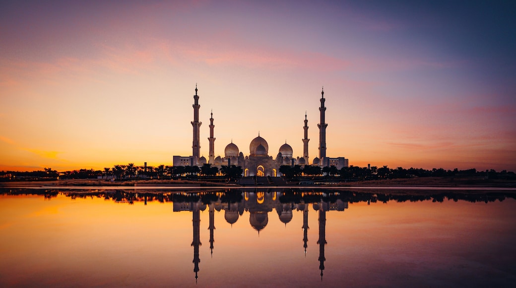 The Sheikh Zayed Mosque at Sunset