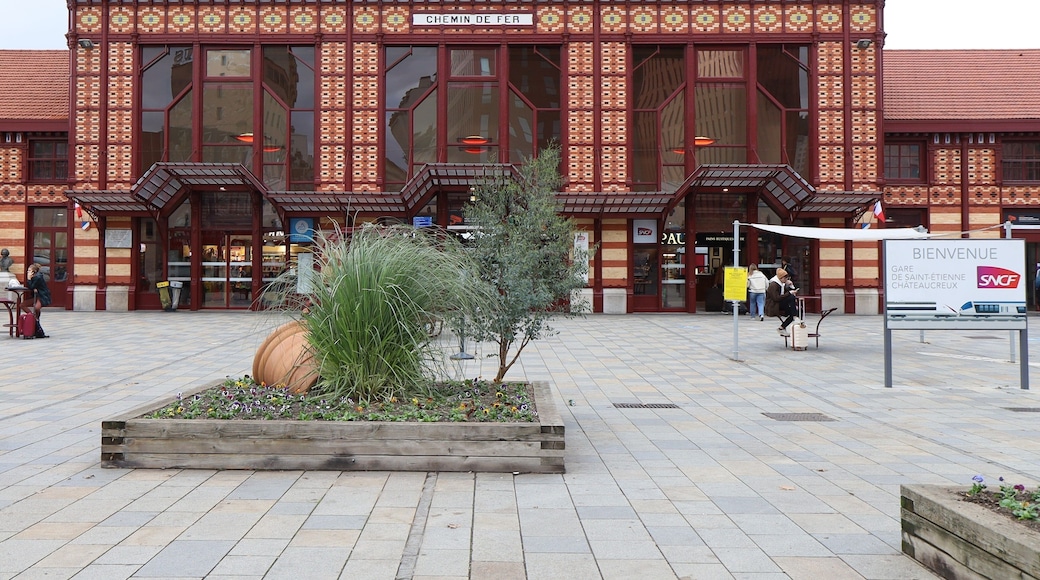 La gare ferroviaire Saint Etienne Chateaucreux, vue de l'extérieur, ville de Saint Etienne, département de la Loire, France