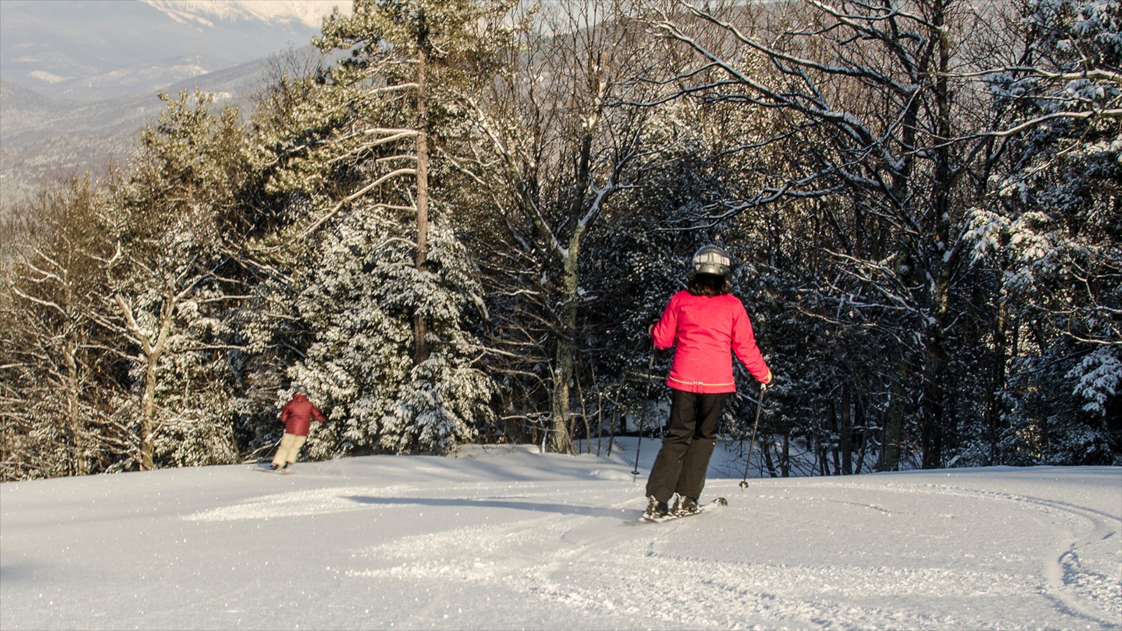 North Conway featuring mountains, snow skiing and snow