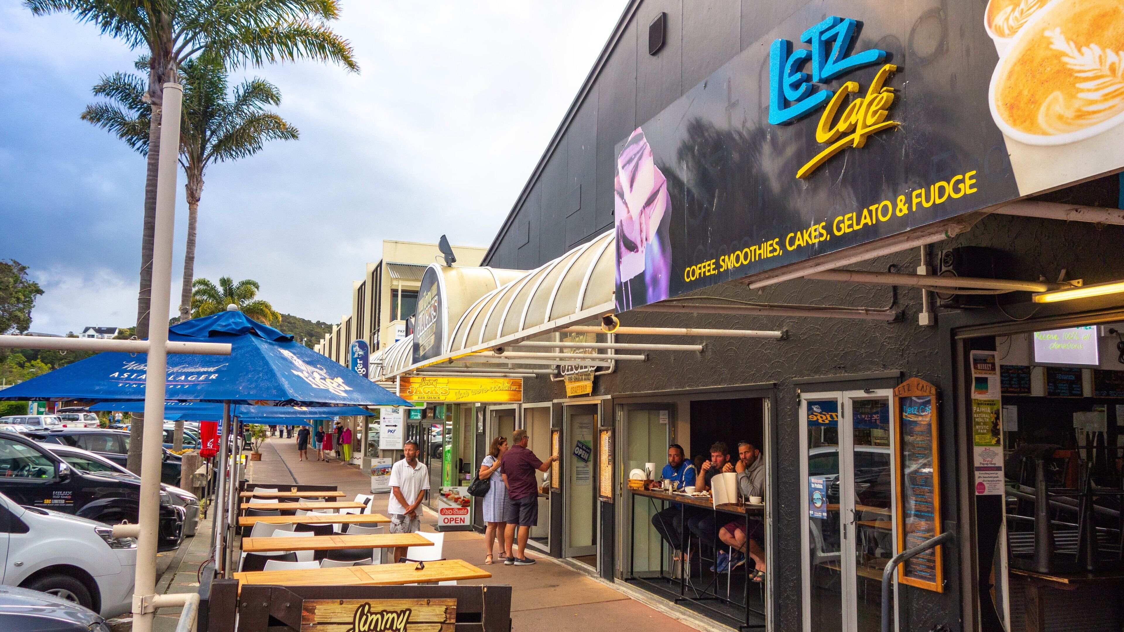 Paihia which includes signage