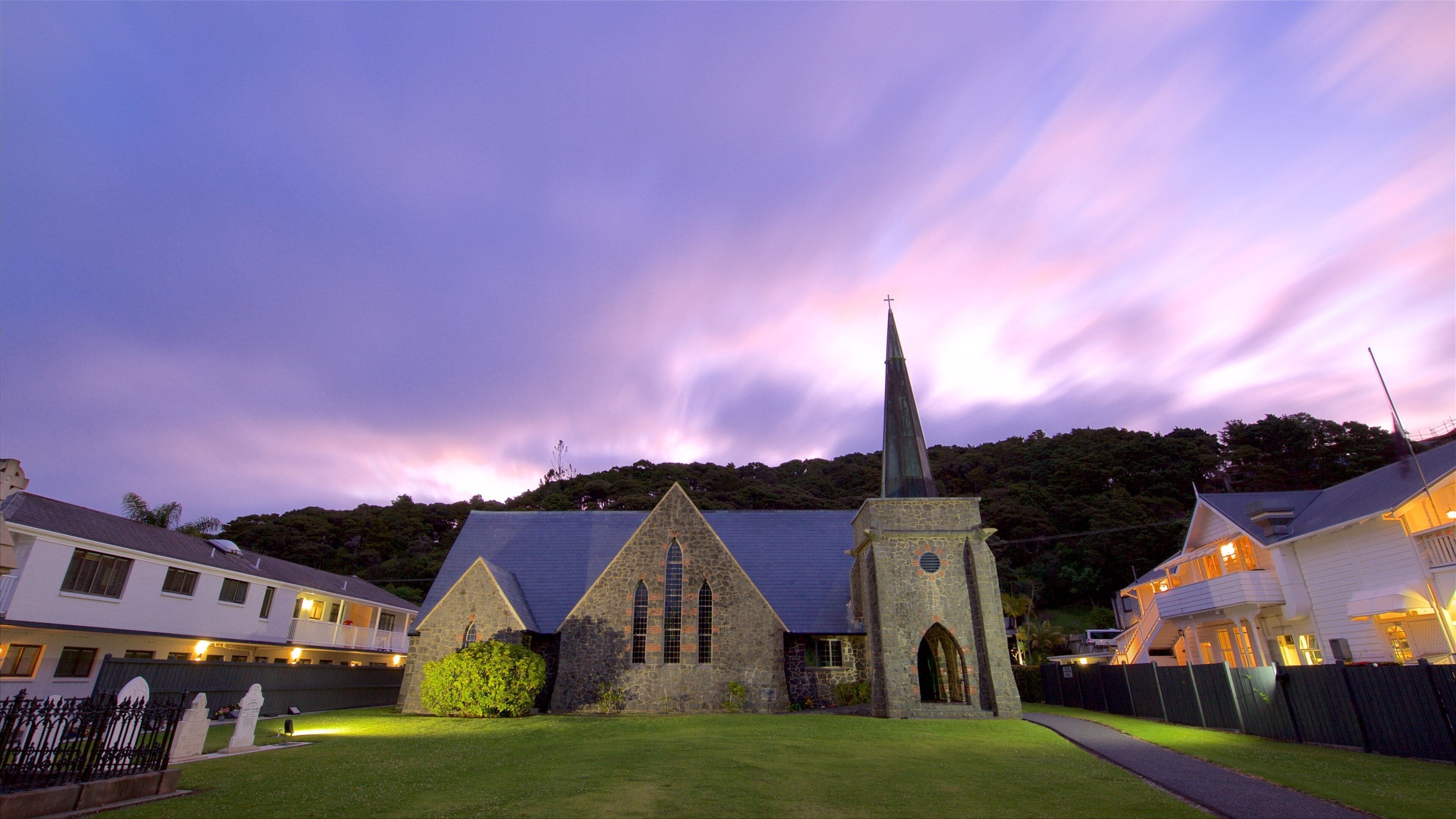 Paihia mostrando una iglesia o catedral, patrimonio de arquitectura y una puesta de sol