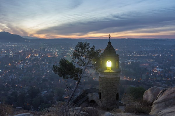 Went back to Mt Rubidoux this past weekend to get a better photo then the last time I went here this time I got some color in the sky. This is a great hike with some stunning views of the city and with the peace Bridge and a big cross sitting at the top of the mountain
#hometown
#bvsexplore